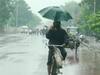 Rain Alert: தமிழ்நாட்டில் காலை முதலே வெளுத்துவாங்கும் மழை.. இன்று எங்கெங்கு பள்ளி விடுமுறை?