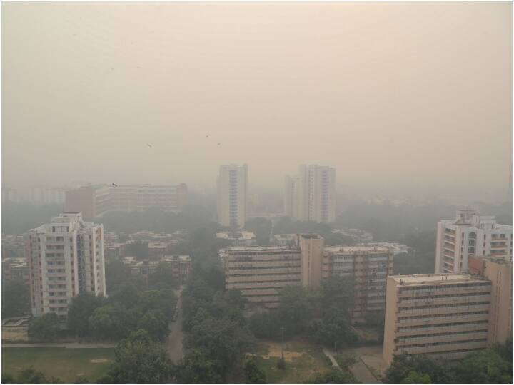 सड़क पर यात्रा करते समय आंखों को हाथों से न छुएं. बुजुर्ग, जितना संभव हो सके, घरों में रहें. खुद से कोई दवा न लें, जरूरत पड़ने पर चिकित्सक से सलाह लें.