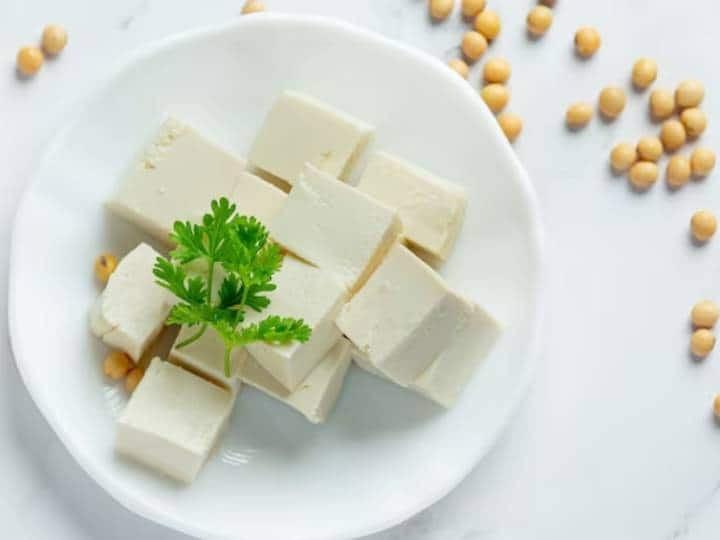 वेजिटेरियन लोगों की पसंदीदा रेसिपी पनीर (Paneer) की होती है. भारत के हर क्षेत्र में पनीर की सब्जी बड़े ही चाव से खाई जाती है.