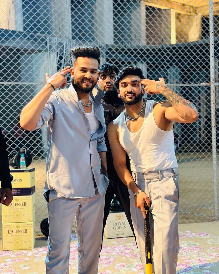 एल्विश ने लिखा,