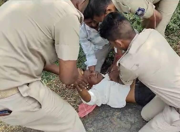 A bike rider had a heart attack on the road, the home guard saved his life by giving CPR in Mahemdabad Heart Attack: બાઇક સવાર યુવકને રોડ પર જ આવ્યો હાર્ટ અટેક, CPR આપીને હોમગાર્ડના જવાને બચાવી જિંદગી