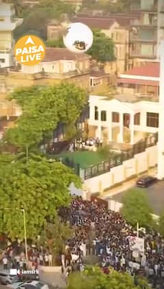 आखिर कितना कमाते है Bollywood के King Khan?