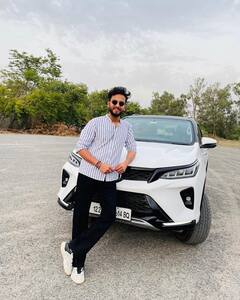 PHOTO: 'बिग बॉस' विजेता एल्विश यादव विरोधात गुन्हा दाखल; नेमकं प्रकरण काय?