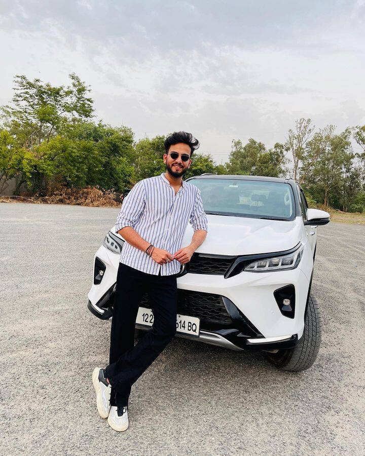 ड्रग्ज पार्ट्यांमध्ये विषारी सापांचं विष पुरवल्याचा त्याच्यावर आरोप आहे.