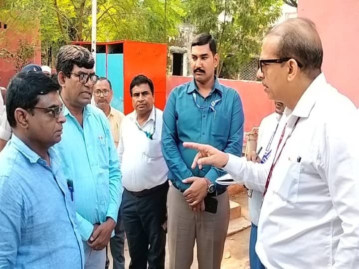 Bihar Education Gaya News KK Pathak Angry on Gaya Diet Principal Ajay Kumar Shukla ANN Gaya News: 'यहां कमरे और छात्र से ज्यादा तो शौचालय हैं', निरीक्षण में केके पाठक ने प्रिंसिपल की लगाई क्लास
