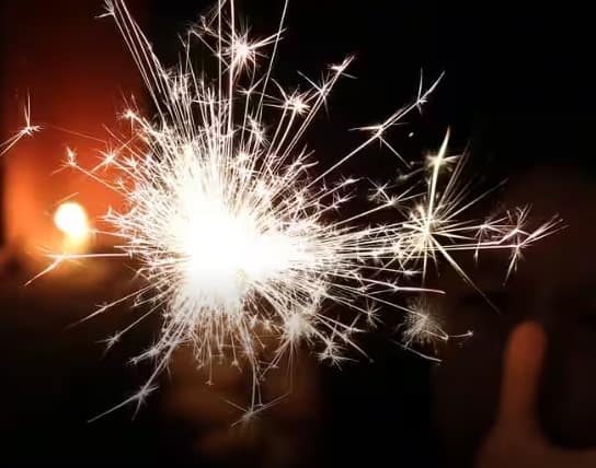 Diwali 2023: દિવાળીને હિન્દુઓનો સૌથી મહત્વપૂર્ણ તહેવાર માનવામાં આવે છે. આ તહેવારને પ્રકાશનો તહેવાર પણ કહેવામાં આવે છે. આ તહેવાર માત્ર ભારતમાં જ નહીં, પરંતુ વિશ્વના અન્ય દેશોમાં પણ ઉજવવામાં આવે છે.