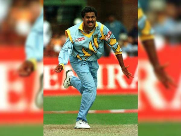 তালিকায় দশ নম্বরে রয়েছেন জাভাগাল শ্রীনাথ। অর্থাৎ প্রথম দশের শেষ তিনজনই ভারতীয়। প্রাক্তন ভারতীয় পেসারের ঝুলিতেও ৪৪ উইকেট।