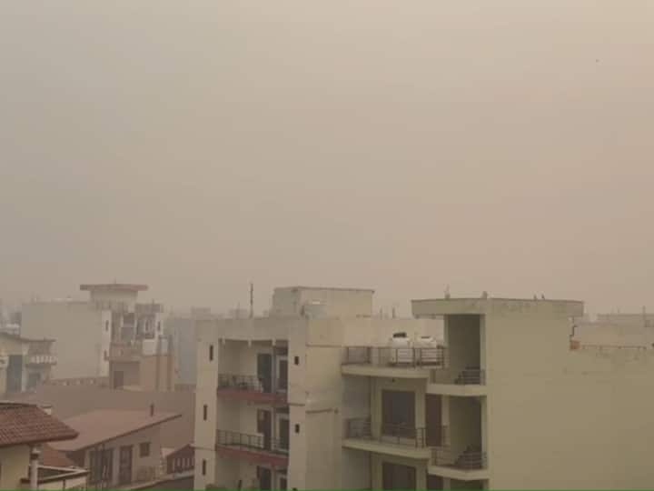 Gurugram Air Pollution Problems increased due to pollution Section 144 imposed doctor gived important advice ANN Gurugram Air Pollution: गुरुग्राम में प्रदूषण से बढ़ रही परेशानी, धारा 144 लागू, डॉक्टर ने दी जरूरी सलाह