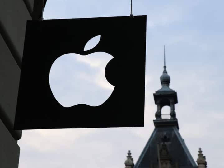 Apple Alert Row Centre sends notice Apple set to stand ground ready to fly in experts Apple Alert Row: एपल अलर्ट विवाद पर केंद्र ने भेजा नोटिस, कंपनी बोली- हम एक्सपर्ट बुलाकर कराएंगे जांच