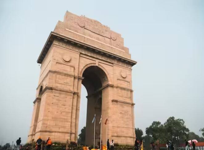 ਇਸ ਸੂਚੀ 'ਚ ਦੇਸ਼ ਦੀ ਰਾਜਧਾਨੀ ਦਿੱਲੀ ਦੂਜੇ ਸਥਾਨ 'ਤੇ ਹੈ। ਸਾਵਿਤਰੀ ਜਿੰਦਲ, ਸ਼ਿਵ ਨਾਦਰ ਵਰਗੇ ਕੁੱਲ 20 ਅਰਬਪਤੀ ਦਿੱਲੀ ਵਿੱਚ ਰਹਿੰਦੇ ਹਨ।