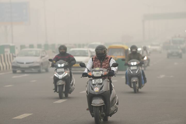 लोधी रोड पर, पीएम 2.5 सांद्रता के साथ एक्यूआई 'गंभीर' श्रेणी के तहत 464 पर था और सीओ 'मध्यम' श्रेणी के तहत 113 पर पहुंच गया.