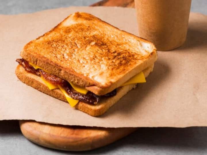 Experts Say Never Eat Burn Toast Know Serious Health Risk जला हुआ टोस्ट खाने वालों जरा संभल जाओ, वरना हो सकता है शरीर का इतना बुरा हाल