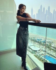 Reba John Photos : நடிகை ரெபா ஜானின் துபாய் ட்ரிப் புகைப்படங்கள்!