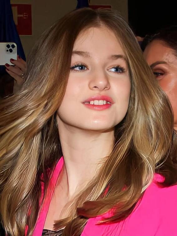 इस लड़की को 18वें बर्थडे पर गिफ्ट के तौर पर मिला पूरा देश!