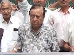 राजस्थान चुनाव: पूर्व सांसद ने टिकट बंटवारे में लगाया धांधली का आरोप, सोनिया गांधी के आवास के बाहर किया प्रदर्शन