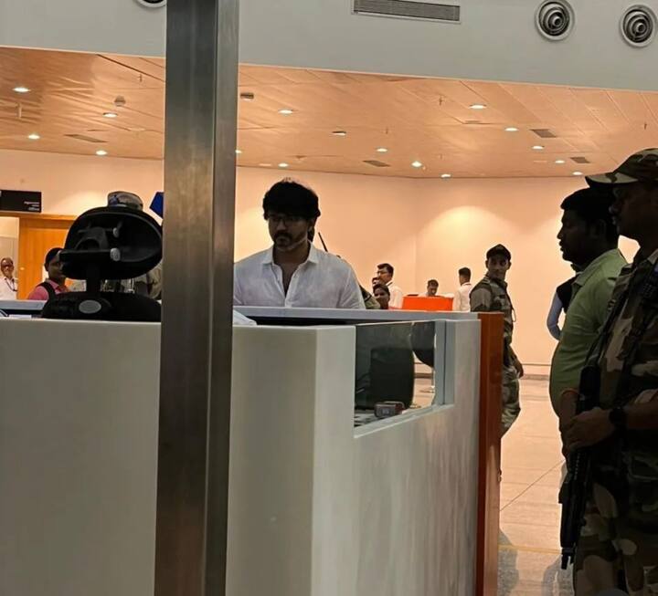 படப்பிடிப்பிற்கு முந்தையை தயாரிப்பு பணிகளுக்காக வெங்கட் பிரபு, விஜய் லாஸ் ஏஞ்சலஸ் சென்று இருந்தனர். டி ஏஜிங் டெக்னாலஜி பயன்படுத்தப்பட்டதால், இது டைம் ட்ராவல் படமாக இருக்கலாம் என சொல்லப்படுகிறது.