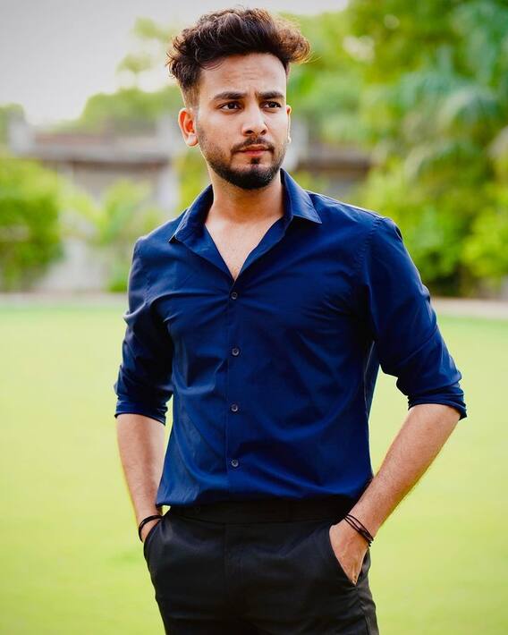 'बिग बॉस' विजेता एल्विश यादव विरोधात गुन्हा दाखल..