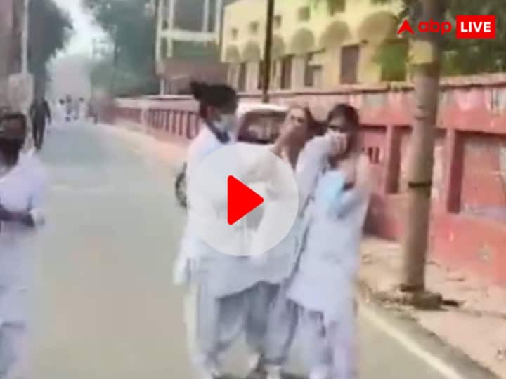 Mathura CMO office Chlorine Gas leakage 10 nursing Students Admitted to hospital UP News: मथुरा CMO ऑफिस में बड़ी लापरवाही, क्लोरीन गैस रिसाव से आधा दर्जन छात्राओं की हालत बिगड़ी