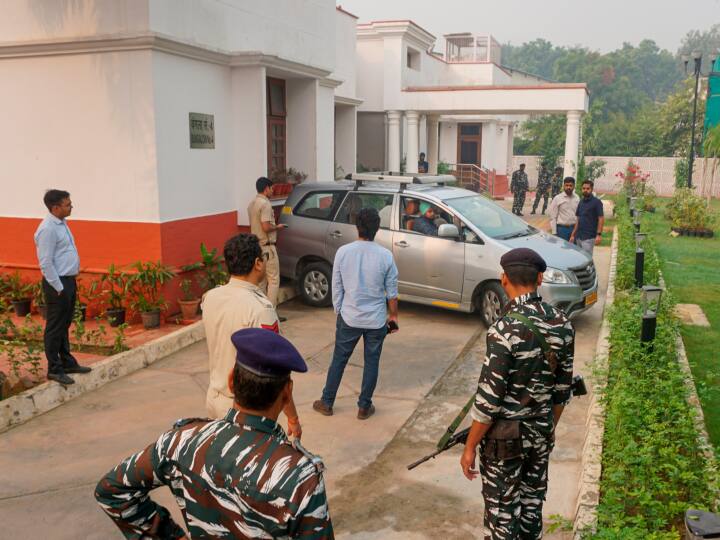 ऑनलाइन सट्टेबाजी महादेव ऐप पर ईडी का एक्शन, 5 करोड़ रुपये जब्त, इन आरोपों पर होगी कार्रवाई 5 crore cash seized in poll-bound Chhattisgarh in Mahadev app betting case ऑनलाइन सट्टेबाजी महादेव ऐप पर ईडी का एक्शन, 5 करोड़ रुपये जब्त, इन आरोपों पर होगी कार्रवाई