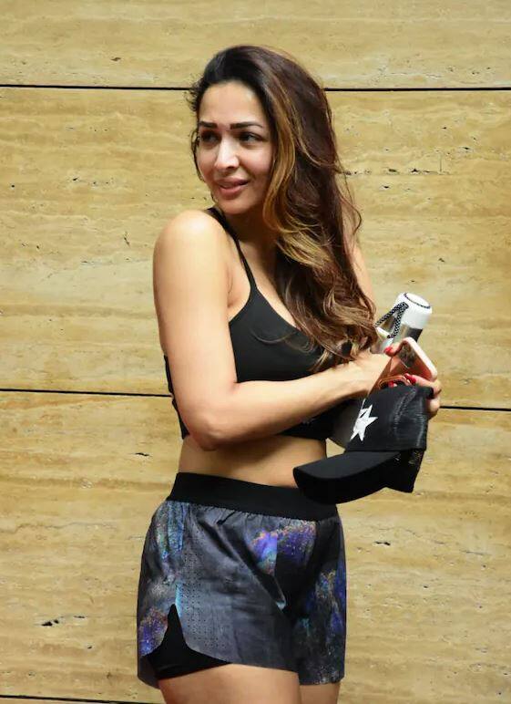 મલાઈકા અરોરા જિમ લૂકમાં ખૂબ જ હોટ લાગે છે.