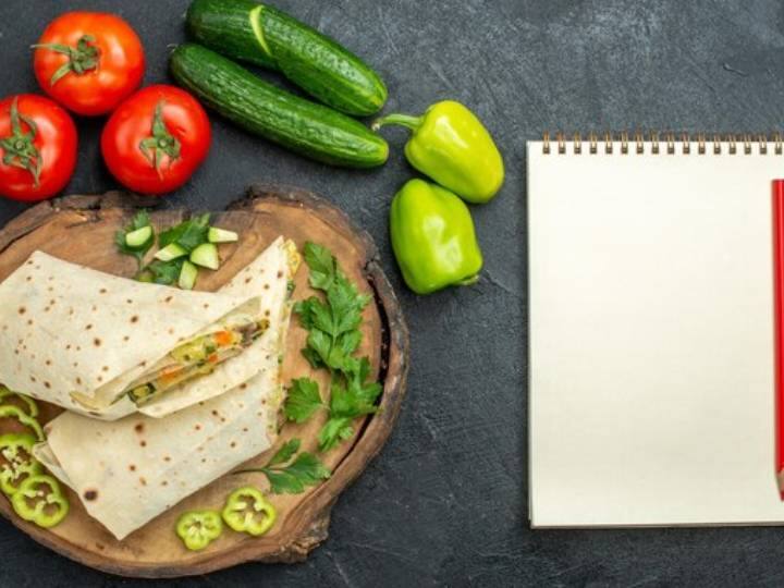 अगर आप ओपन सैंडविच के शौकीन हैं तो आप इसे ओवन बनाकर ट्राई कर सकते हैं. हालांकि, अगर आपको यह सरल और स्वादिष्ट लगता है, तो इसे हमारे तरीके से आज़माएं.