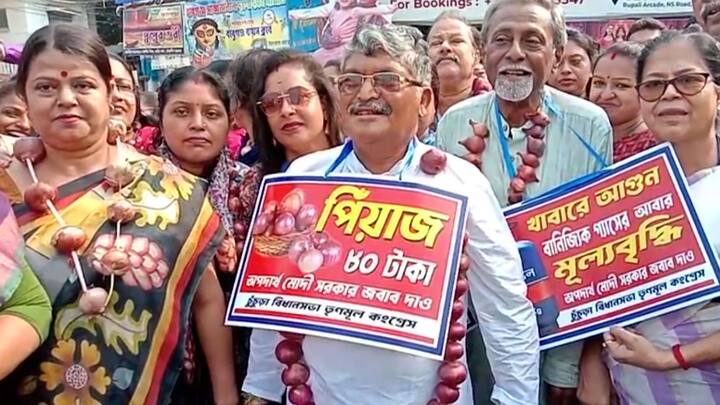 কোথা থেকে, কত দামে পেঁয়াজ কেনা হচ্ছে, খোলা বাজারে তা কত দামে বিক্রি হচ্ছে, সবই নোটবন্দি করছে টাস্ক ফোর্স।