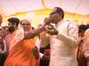 Watch: भावुक कर देगा शिवराज का ये अंदाज, लाडली बहना के हाथों CM ने सीताफल खाकर लिया आशीर्वाद