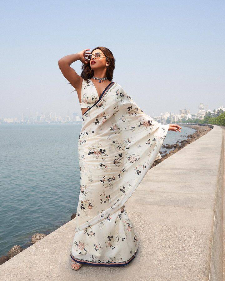 वयाच्या अवघ्या 18 व्या वर्षी मिस इंडियाचा किताब आपल्या नावे करत प्रियंका रातोरात सुपरस्टार झाली.