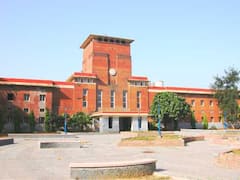 फीस बढ़ोतरी ​के बाद डीयू में बवाल, जानिए जामिया और JNU में कितनी लगती है फीस