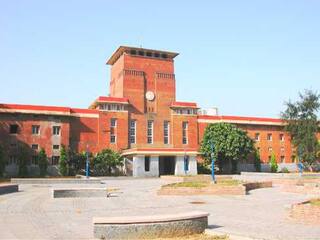 फीस बढ़ोतरी ​के बाद डीयू में बवाल, जानिए जामिया और JNU में कितनी लगती है फीस