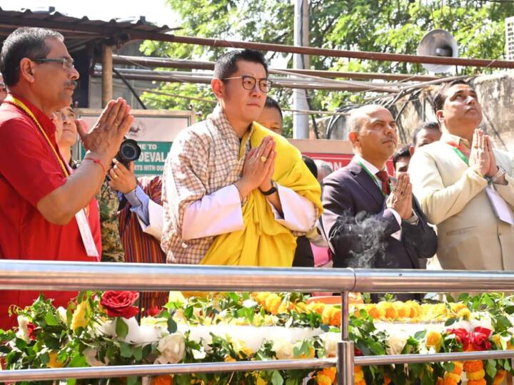 King Wangchuck offers prayers at the famed Kamakhya Temple atop the Nilachal Hills in Guwahati. (Source: DIPR, ASSAM)