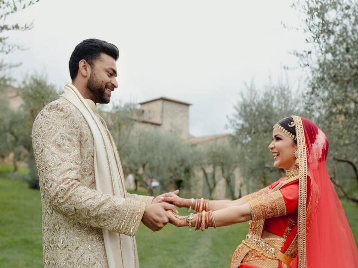 Gorgeous new photos from Varun Tej and Lavanya Tripathi's lavish wedding have been unveiled.