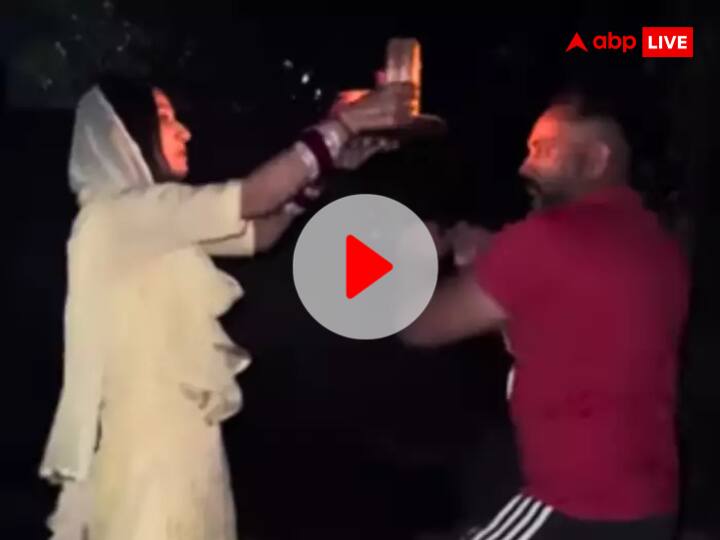 Karwa Chauth viral video of husband and wife during karwa chauth celebration watch video Viral Video: करवा चौथ मना रही थी पत्नी, पति ने बीच में ही कर दी ऐसी हरकत, वीडियो देख छूट जाएगी हंसी