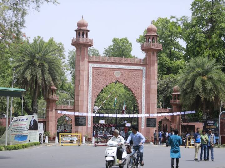 Aligarh Muslim University vice chancellor post controversy on Selection process AMU में वाइस चांसलर की नियुक्ति पर सवाल, पत्नी VC की दावेदार, पति कमेटी का चेयरमैन