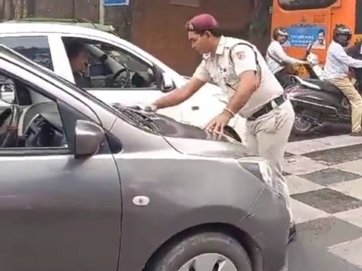Delhi Civil Defence soldiers become unemployed cleaning people cars for money on streets ANN Delhi Civil Defence: दिल्ली में सिविल डिफेंस के जवान हुए बेरोजगार, सड़कों पर कार साफ कर मांग रहे पैसे