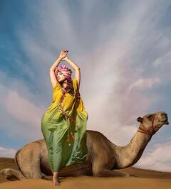 Meenakshi Chaudhary: ఎడారిలో 'ఖిలాడి' బ్యూటీ!