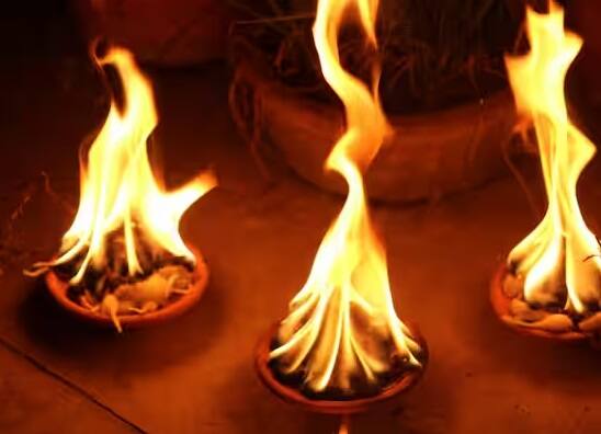 નેપાળમાં દિવાળીને તિહાડ તરીકે પણ ઓળખવામાં આવે છે. નેપાળ આ તહેવાર ખૂબ જ ધામધૂમથી ઉજવે છે. લોકો ઘરોને દીવાઓથી શણગારે છે અને દેવી લક્ષ્મીની પૂજા કરે છે. દિવાળી નેપાળનો બીજો સૌથી મોટો તહેવાર છે.