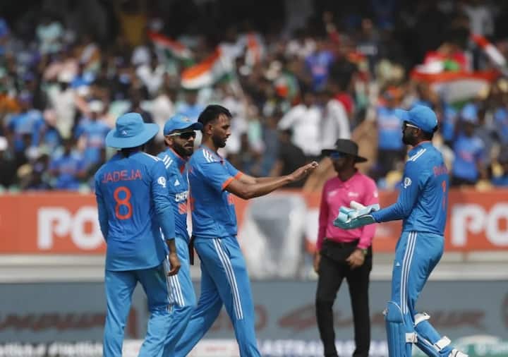 प्रसिद्ध 150 किलोमीटर प्रति घंटा की रफ्तार से भी गेंदबाजी करने में सक्षम हैं, और उनकी गेंदबाजी के दौरान औसतन गति भी 145 किलोमीटर प्रति घंटा रहती है. प्रसिद्ध कृष्णा इसी गति से हिट द डेक यानी हार्ड लेंथ पर गेंदबाजी करते हैं, जिसकी वजह से उनकी गेंद को बाउंस भी ज्यादा मिलता है. प्रसिद्ध एक बढ़िया गेंदबाज हैं, लेकिन अब देखना होगा कि टीम इंडिया हार्दिक के ऑलराउंडर विकल्प को प्रसिद्ध कृष्णा के जरिए कैसे पूरा करती है.