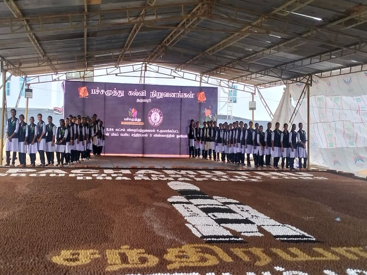 Dharmapuri College students created record of 3.84 lakh seed balls painted Chandrayaan-3 spaceship in largest scale TNN 3.84 லட்சம் விதைப் பந்துகளில் சந்திரயான்-3 படம் - தருமபுரி கல்லூரி மாணவிகள் சாதனை