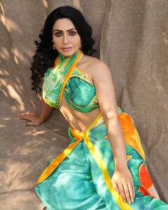 Nandini Rai Photos : నందిని రాయ్ గ్లామర్ చూడకుండా ఉండగలరా?
