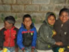 'सामान खरीद लोगे तो दिवाली पर नए कपड़े खरीदेंगे' शिमला में सामान बेच रहे बच्चों का दर्द