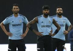 Photos: पांड्या की जगह प्रसिद्ध कृष्णा को विश्व कप के लिए टीम इंडिया में मिली एंट्री, देखें कैसा रहा अब तक करियर