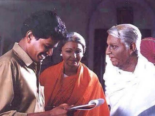 1996ல் இந்தியன் தாத்தாவிற்கு 78 வயது இருந்து இருக்கும். அதனால், அவர் அக்கிரமம் செய்பவர்களை புரட்டி போட்டு எடுத்தார். இப்போது 105 வயதாகிறது. இந்த வயதில் ஒருவர் உயிரோடு இருப்பதே பெரிய விஷயம்..இதில் எங்கு அவர் மற்றவர்களை அடித்து துவம்சம் செய்யமுடியும்..?