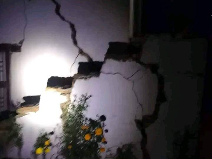 आपको बता दें कि इससे पहले साल 2015 में नेपाल में 7.8 तीव्रता का भूकंप में लगभग 9,000 लोगों की मौत हो गई और 22,000 से अधिक लोग घायल हो गए थे. इस दौरान 5 लाख से अधिक घर नष्ट हो गए थे.