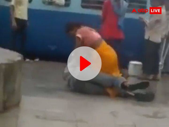 Viral Video wife picked up her husband and threw him on ground on railway station रेलवे स्टेशन पर महासंग्राम! पत्नी ने पति को उठाकर जमीन पर पटका, फिर जमकर की धुनाई, देखें VIDEO