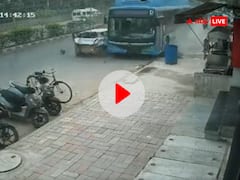 Watch: दिल्ली में बेकाबू हुई DTC बस, कई वाहनों को मारी टक्कर मारी, सामने आया खौफनाक Video