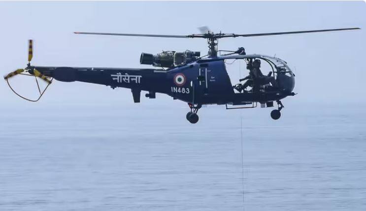 indian navy chetak helicopter crashes at ins garuda kochi in kerala one ground crew member lost life Navy Helicopter Crash: ਕੇਰਲ 'ਚ ਭਾਰਤੀ ਜਲ ਸੈਨਾ ਦਾ ਹੈਲੀਕਾਪਟਰ ਕਰੈਸ਼, ਹਾਦਸੇ 'ਚ ਇੱਕ ਦੀ ਮੌਤ