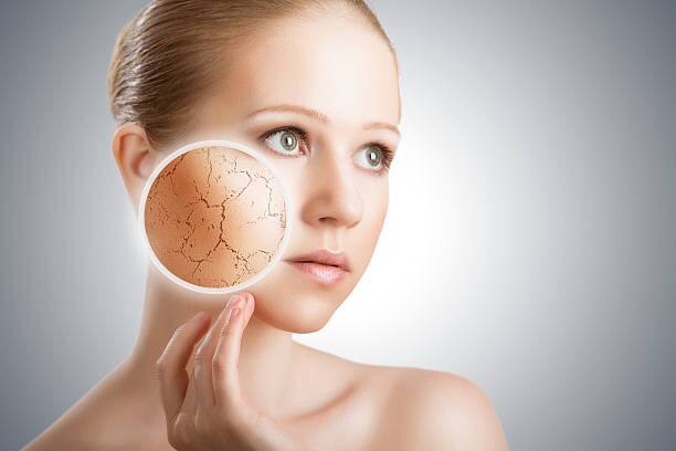 Pollution Effects On Skin : सध्या हवेची गुणवत्ता खालावली आहे. वाढत्या प्रदूषणाचा परिणाम तब्येतीसोबतच त्वचेवरही होताना दिसत आहे. (Image Source : istock)