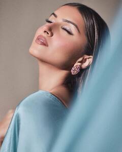 Tara Sutaria Photos: સિલ્ક સાડીમાં તારા સુતરિયાનો ક્લાસી અવતાર, તસવીરો થઈ વાયરલ