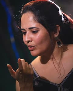 Anasuya bharadwaj: బ్లాక్ డ్రెస్ లో అనసూయ మెస్మరైజింగ్ లుక్స్